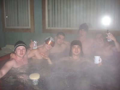 Guys in the hot tub
Pivo, skapka i hot tub- chto eshe dlya schastya nado=)
